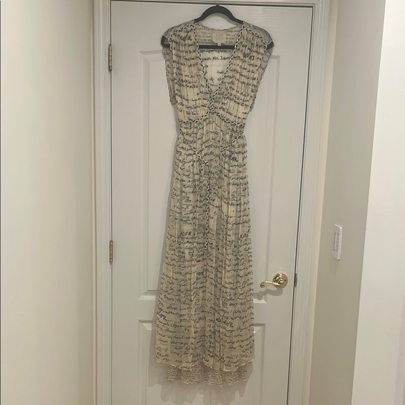 Elegant Cream and Black Women´s Dress